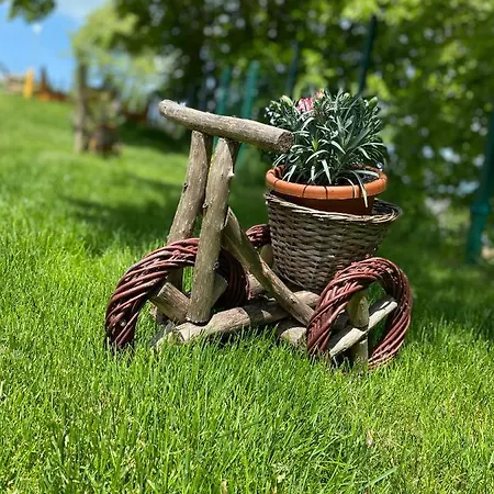 Joka I Drvene Kucice ורדניק